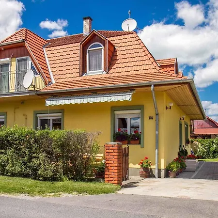 Holiday Home In Balatonmariafuerdo 19257 * Balatonujlak
