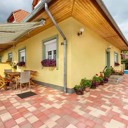 Holiday home Holiday Home In Balatonmariafuerdo 19257 Balatonujlak